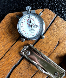 ClassiKnau Rallyboard Woody Edition mit Hanhart Timer