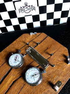 ClassiKnau Rallyboard Woody Edition mit Hanhart Timer