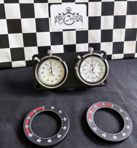 Dashboard mit Drehl�nette und Hanhart 10 Stunden Timer