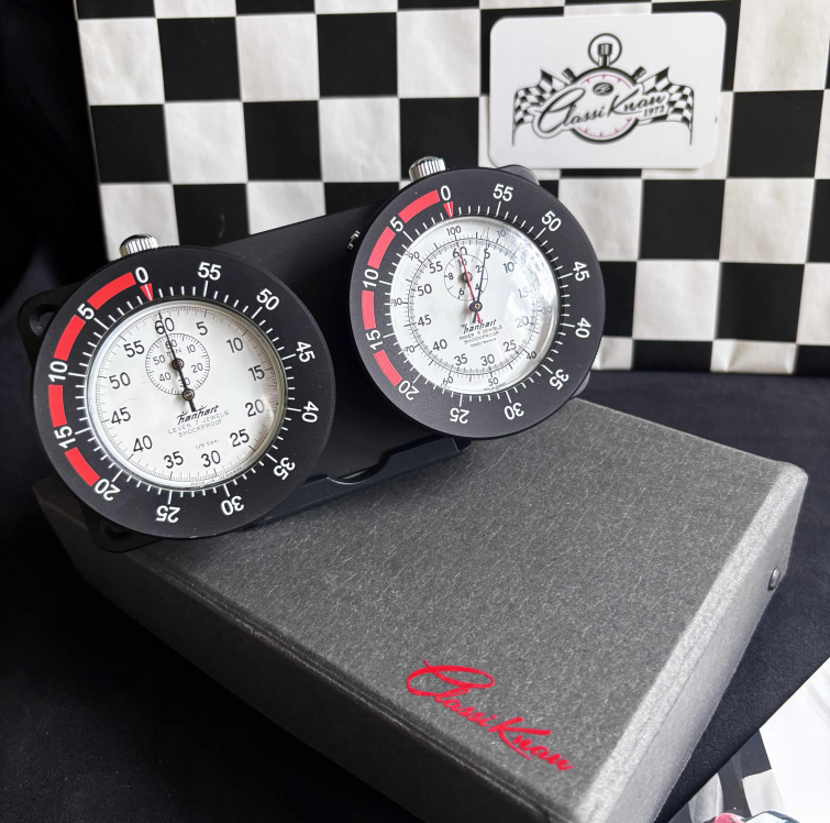 Dashboard mit Drehl�nette und Hanhart 10 Stunden Timer